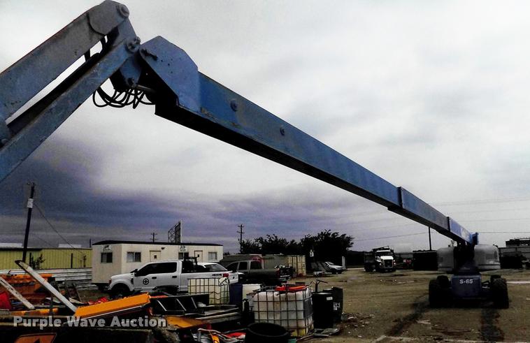 image for item DK9984 2001 Genie S65 boom lift