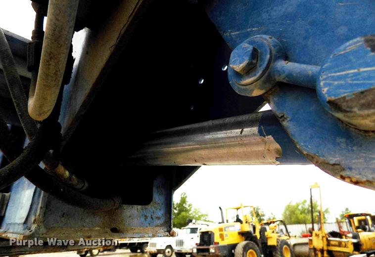 image for item DK9984 2001 Genie S65 boom lift