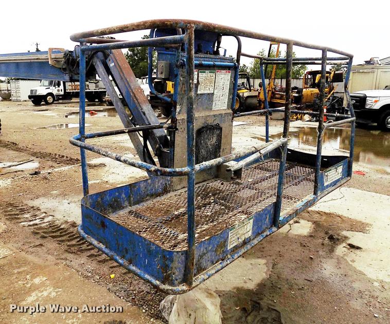 image for item DK9984 2001 Genie S65 boom lift