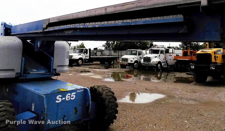 image for item DK9984 2001 Genie S65 boom lift