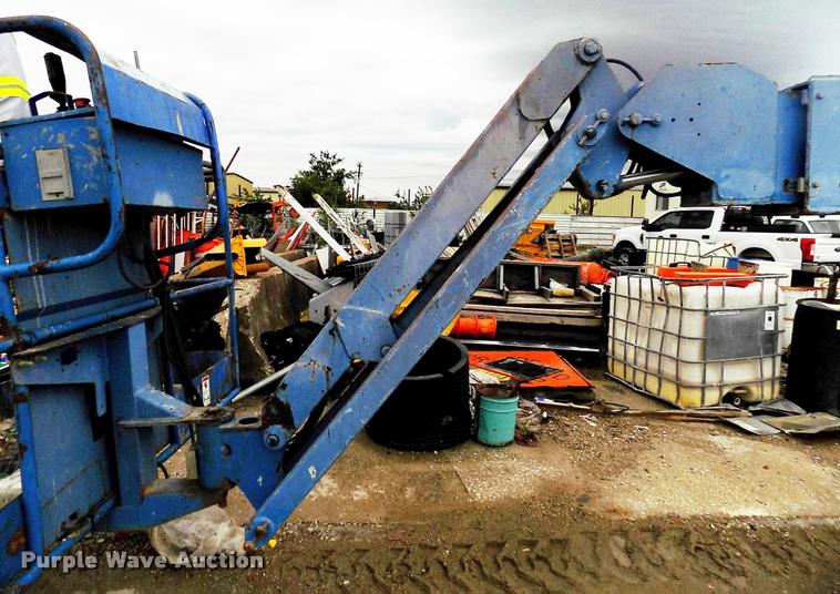 image for item DK9984 2001 Genie S65 boom lift