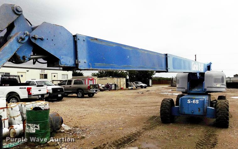image for item DK9984 2001 Genie S65 boom lift
