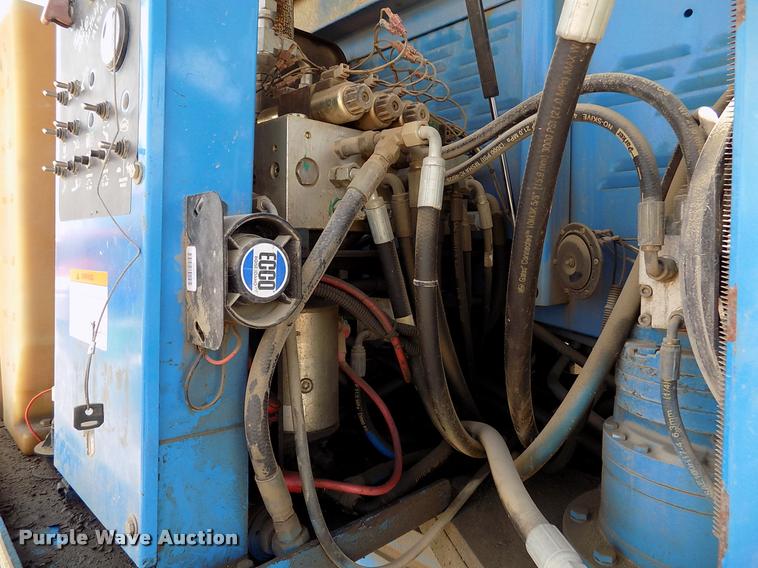 image for item DK9984 2001 Genie S65 boom lift