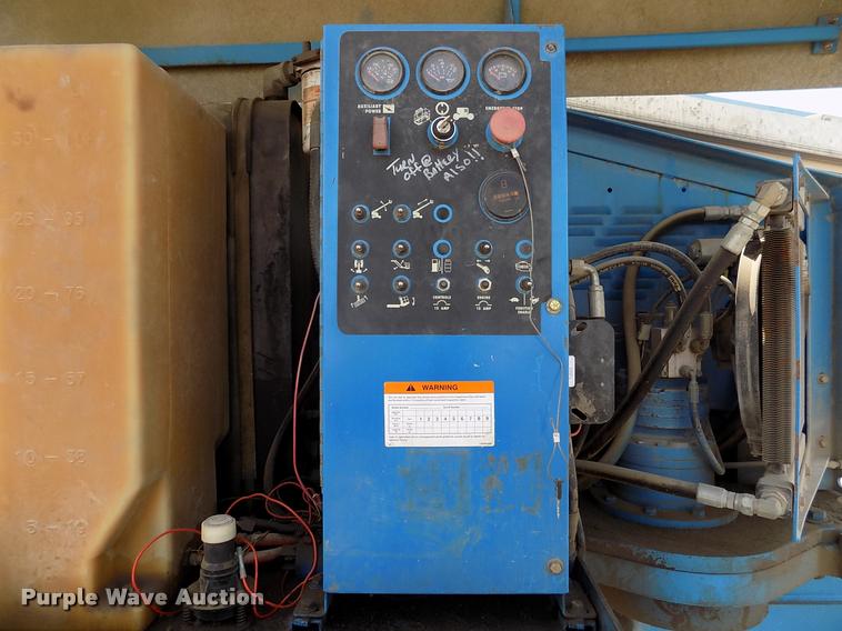 image for item DK9984 2001 Genie S65 boom lift