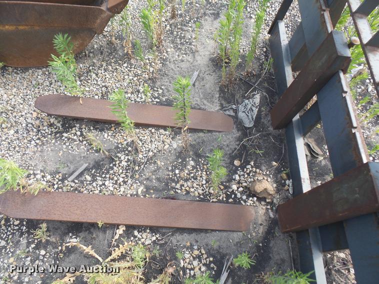 image for item DL9650 FFC 100420869 pallet fork attachment