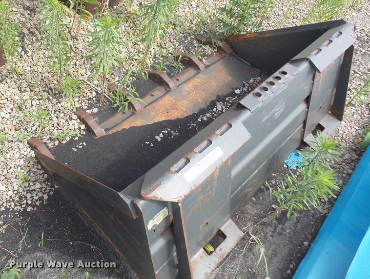 image for item DL9653 Skid steer bucket