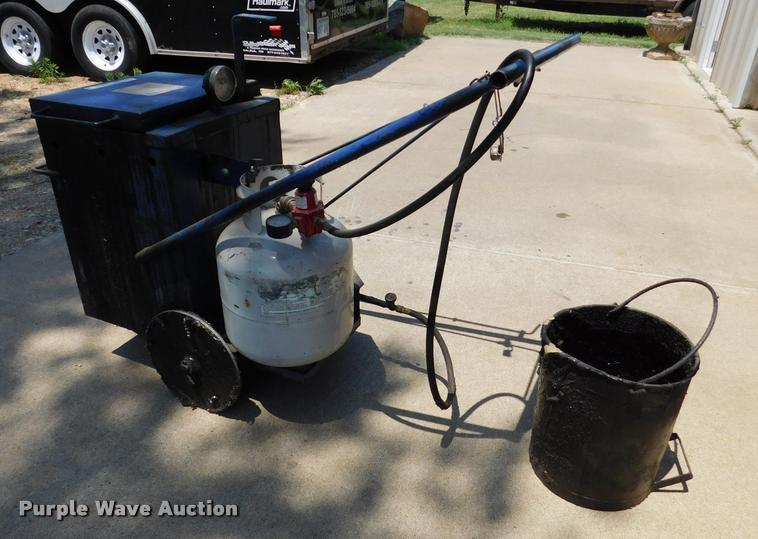 Tar kettle in Salina, KS Item DM9487 for sale Purple Wave