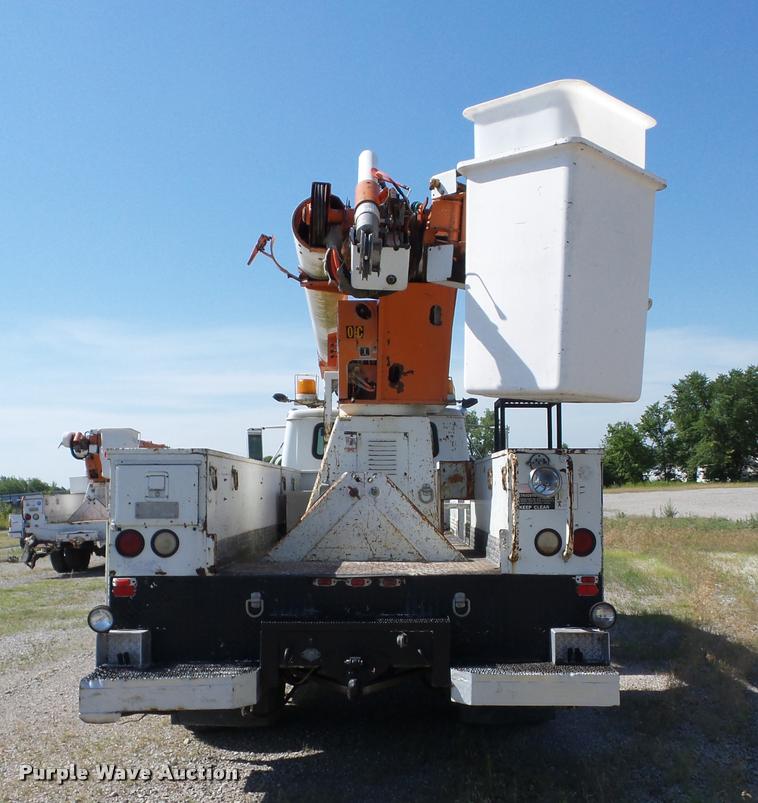image for item J8614 1993 International 4900 bucket truck