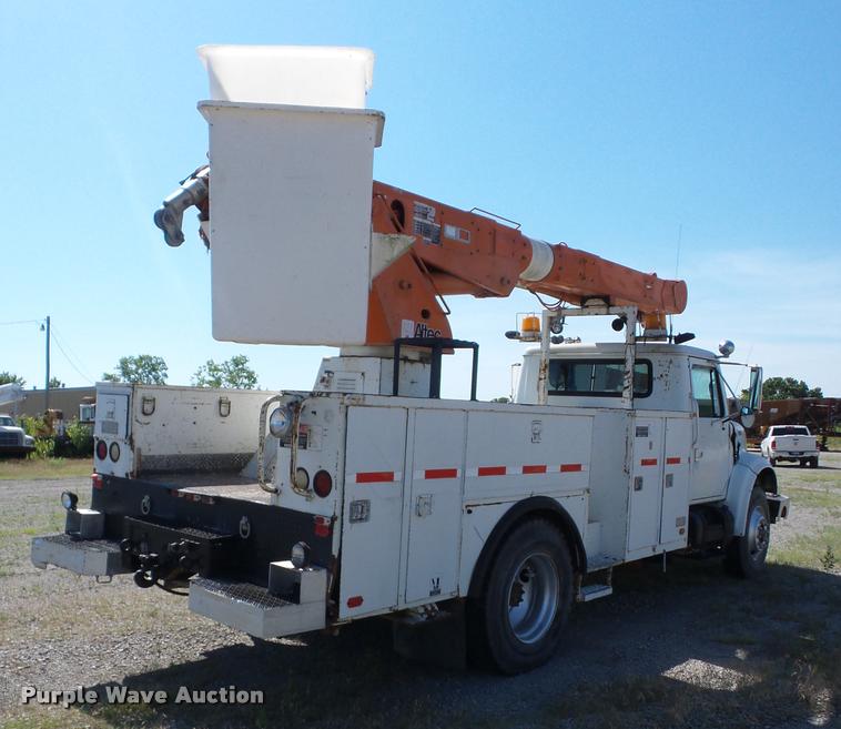image for item J8614 1993 International 4900 bucket truck