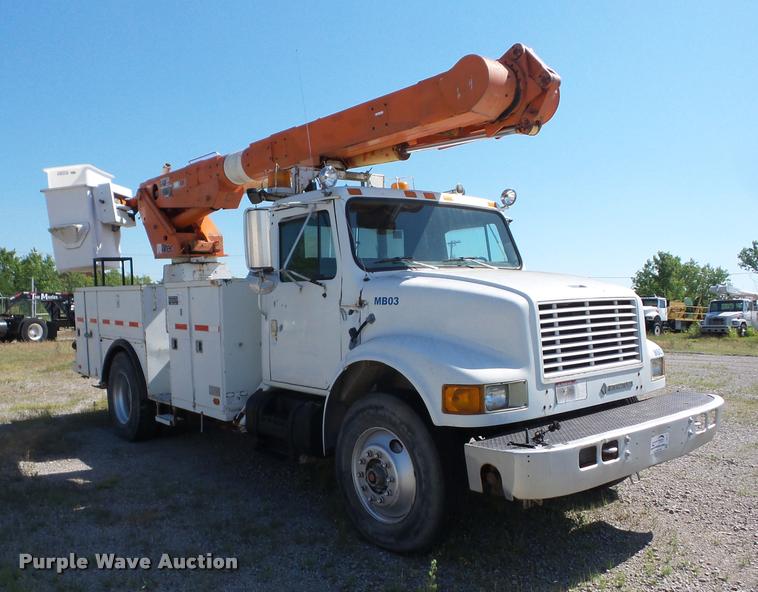 image for item J8614 1993 International 4900 bucket truck