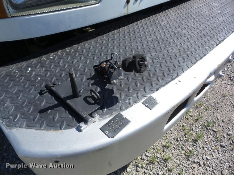 image for item J8614 1993 International 4900 bucket truck