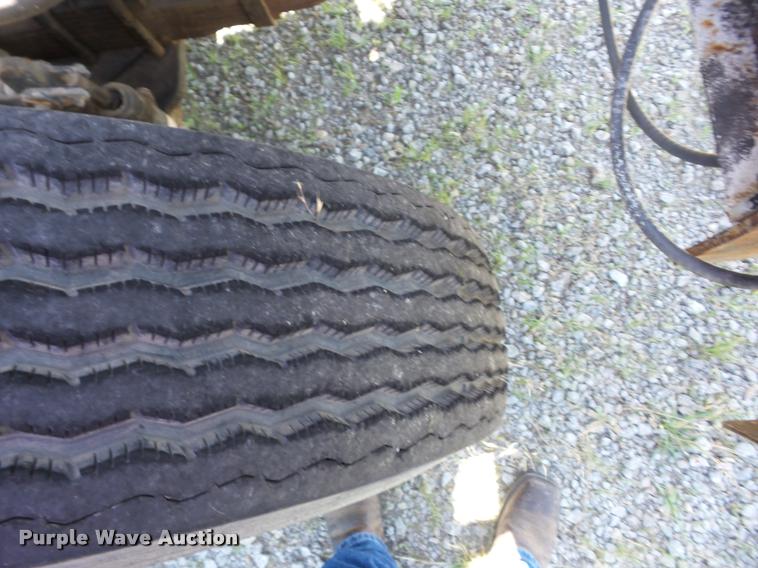 image for item J8614 1993 International 4900 bucket truck