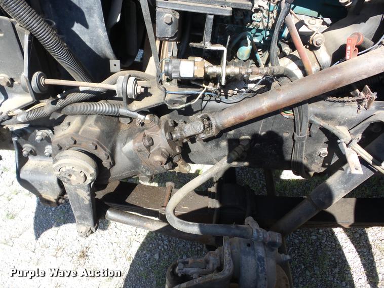 image for item J8614 1993 International 4900 bucket truck