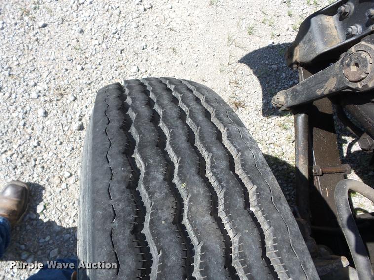 image for item J8614 1993 International 4900 bucket truck