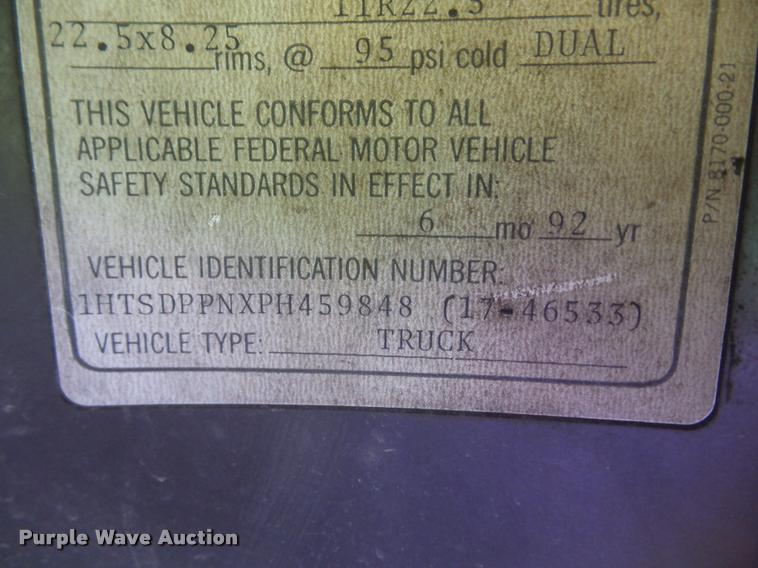 image for item J8614 1993 International 4900 bucket truck