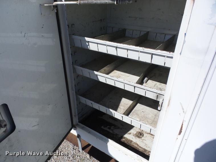 image for item J8614 1993 International 4900 bucket truck