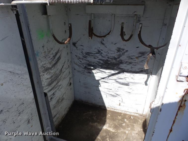 image for item J8614 1993 International 4900 bucket truck