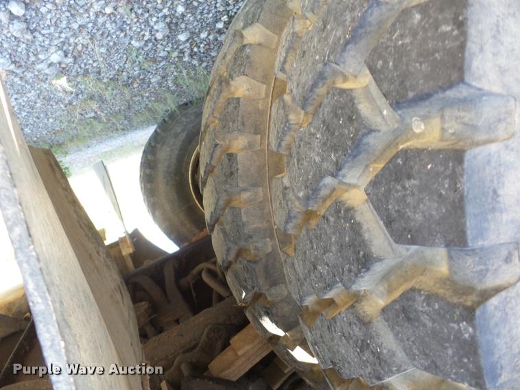 image for item J8614 1993 International 4900 bucket truck