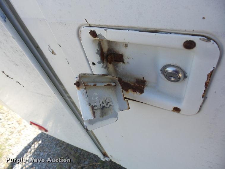 image for item J8614 1993 International 4900 bucket truck