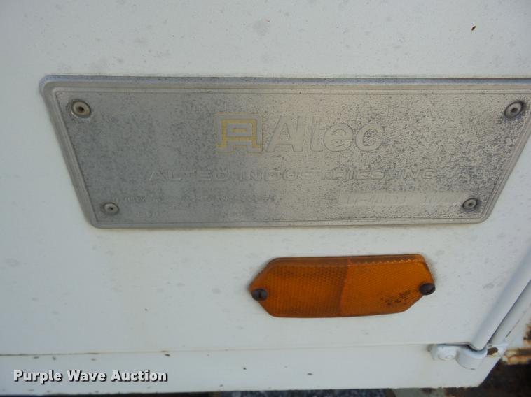 image for item J8614 1993 International 4900 bucket truck