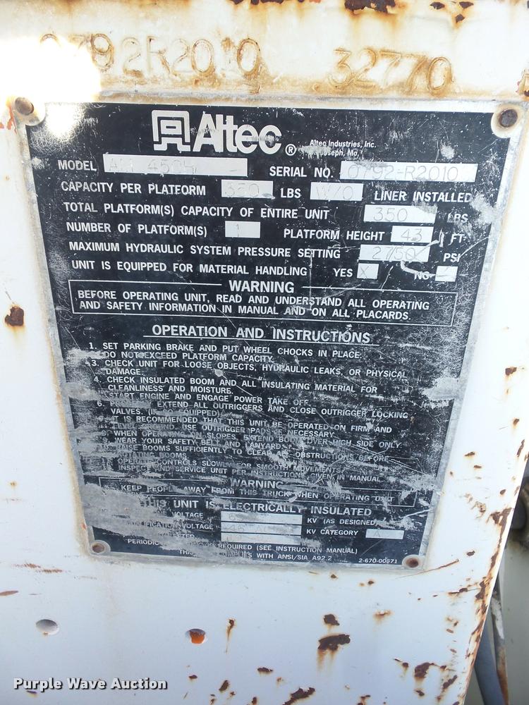 image for item J8614 1993 International 4900 bucket truck