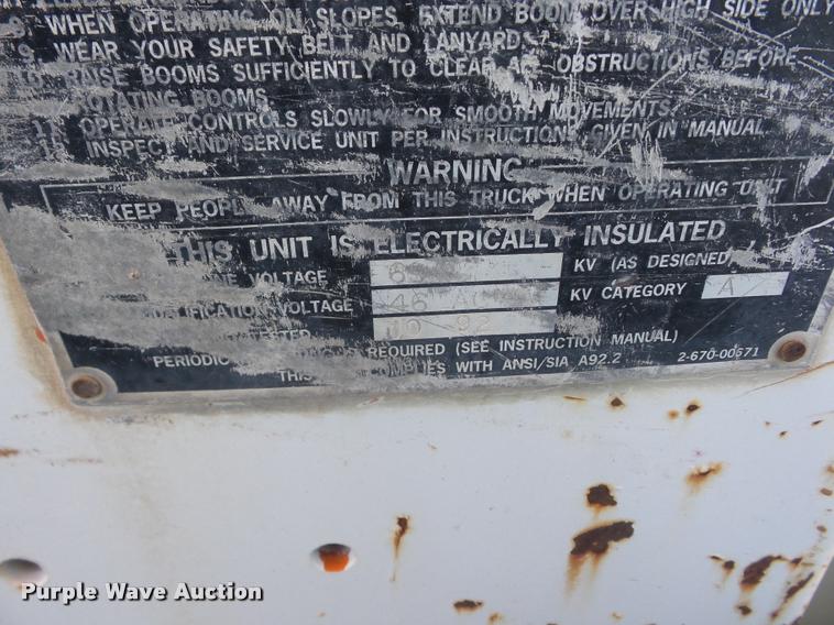 image for item J8614 1993 International 4900 bucket truck