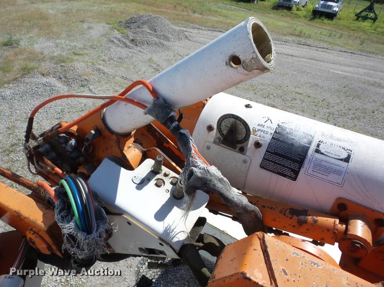 image for item J8614 1993 International 4900 bucket truck