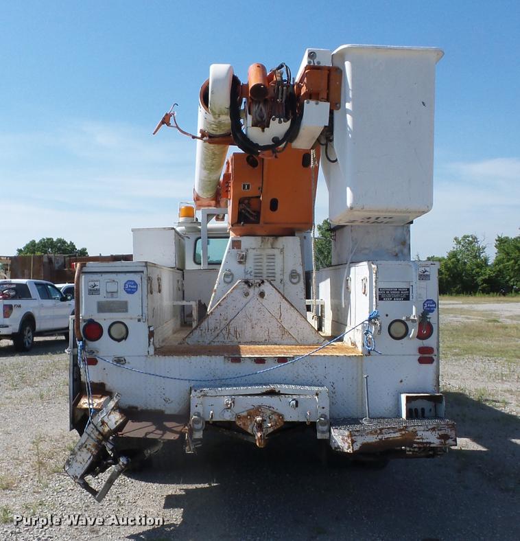 image for item J8615 1992 International 4900 bucket truck
