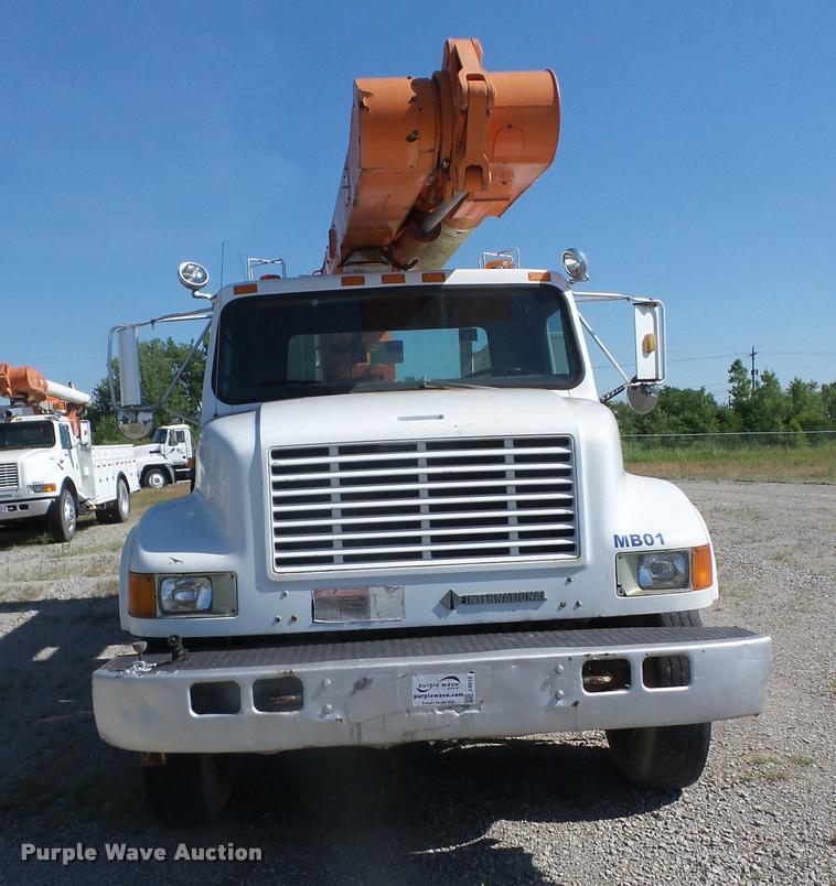 image for item J8615 1992 International 4900 bucket truck