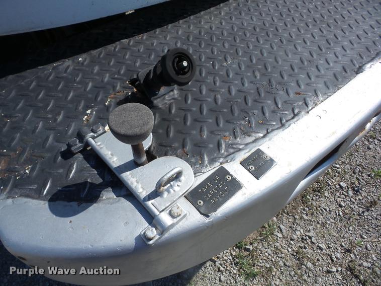 image for item J8615 1992 International 4900 bucket truck