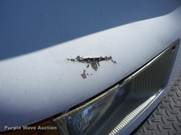 image for item J8615 1992 International 4900 bucket truck