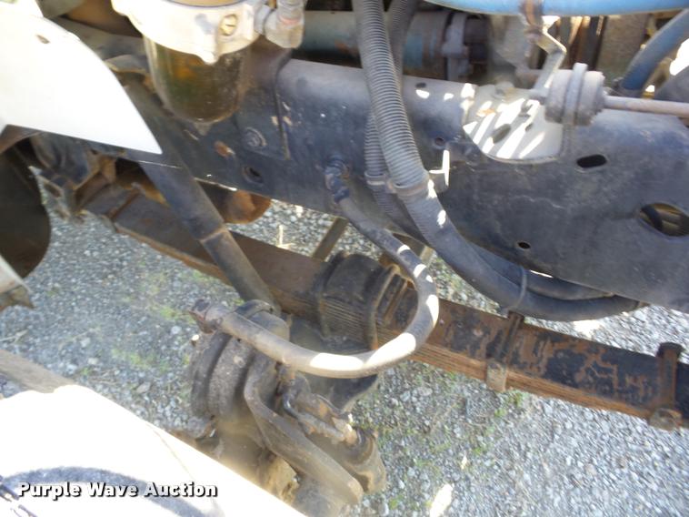 image for item J8615 1992 International 4900 bucket truck