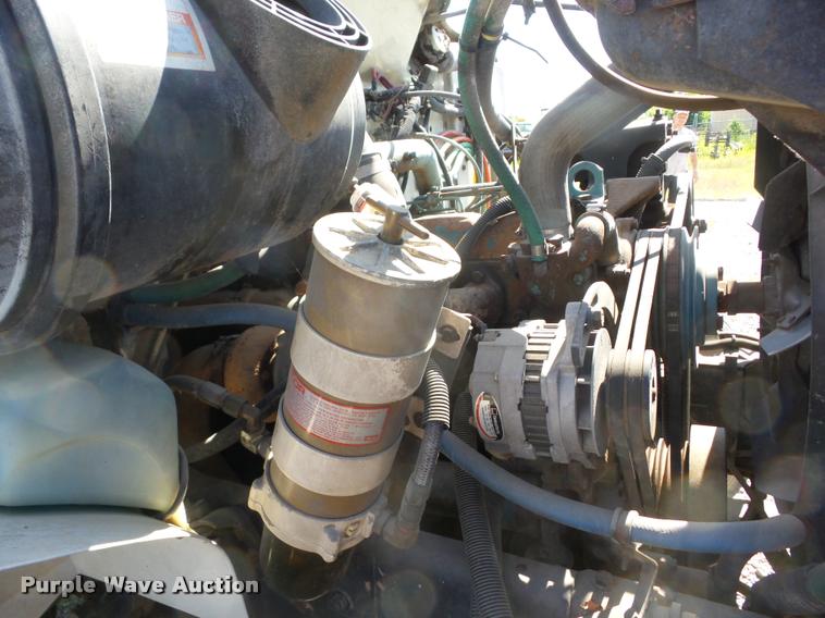 image for item J8615 1992 International 4900 bucket truck