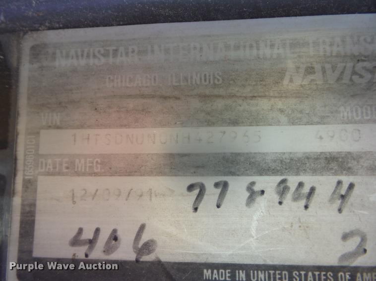 image for item J8615 1992 International 4900 bucket truck