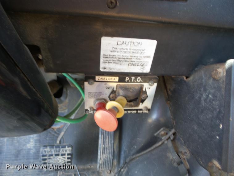 image for item J8615 1992 International 4900 bucket truck