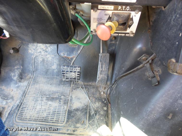 image for item J8615 1992 International 4900 bucket truck