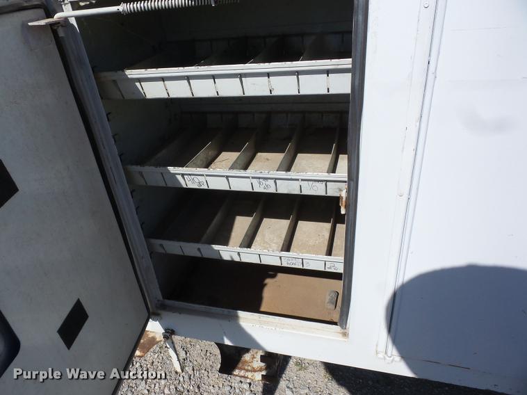 image for item J8615 1992 International 4900 bucket truck