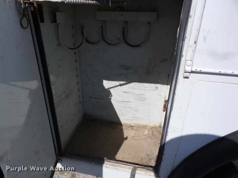 image for item J8615 1992 International 4900 bucket truck