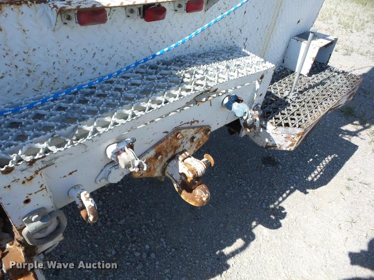 image for item J8615 1992 International 4900 bucket truck