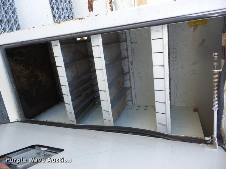 image for item J8615 1992 International 4900 bucket truck