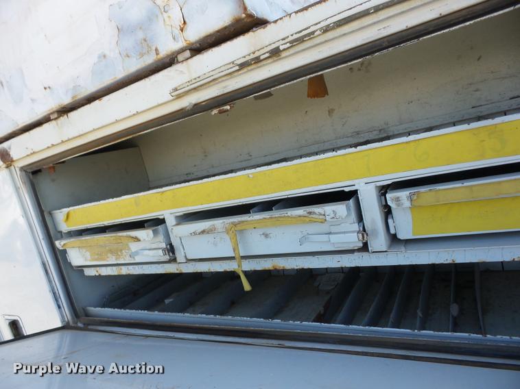 image for item J8615 1992 International 4900 bucket truck