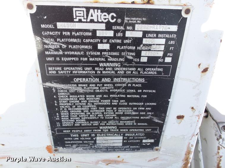 image for item J8615 1992 International 4900 bucket truck