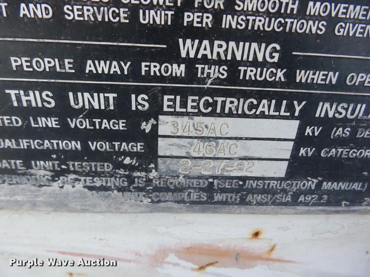 image for item J8615 1992 International 4900 bucket truck