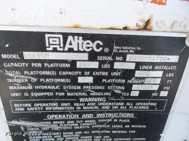 image for item J8615 1992 International 4900 bucket truck