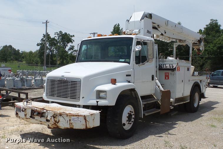 image for item K3272 2003 Freightliner FL80 digger derrick truck