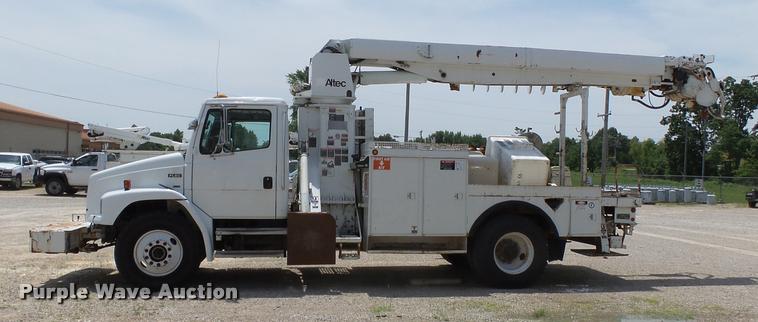 image for item K3272 2003 Freightliner FL80 digger derrick truck