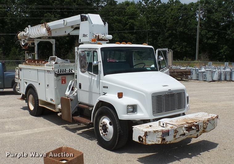 image for item K3272 2003 Freightliner FL80 digger derrick truck