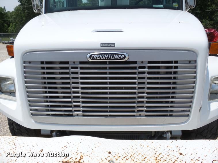 image for item K3272 2003 Freightliner FL80 digger derrick truck