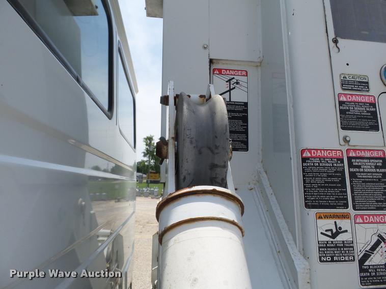 image for item K3272 2003 Freightliner FL80 digger derrick truck