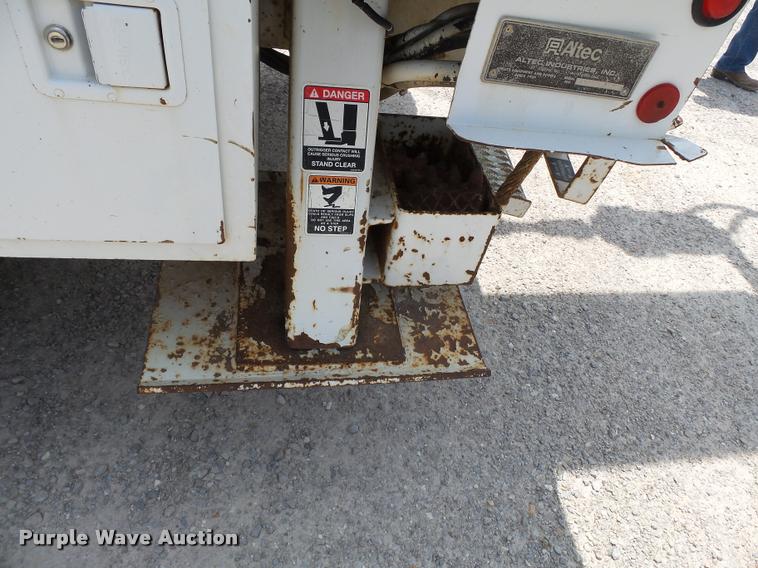 image for item K3272 2003 Freightliner FL80 digger derrick truck